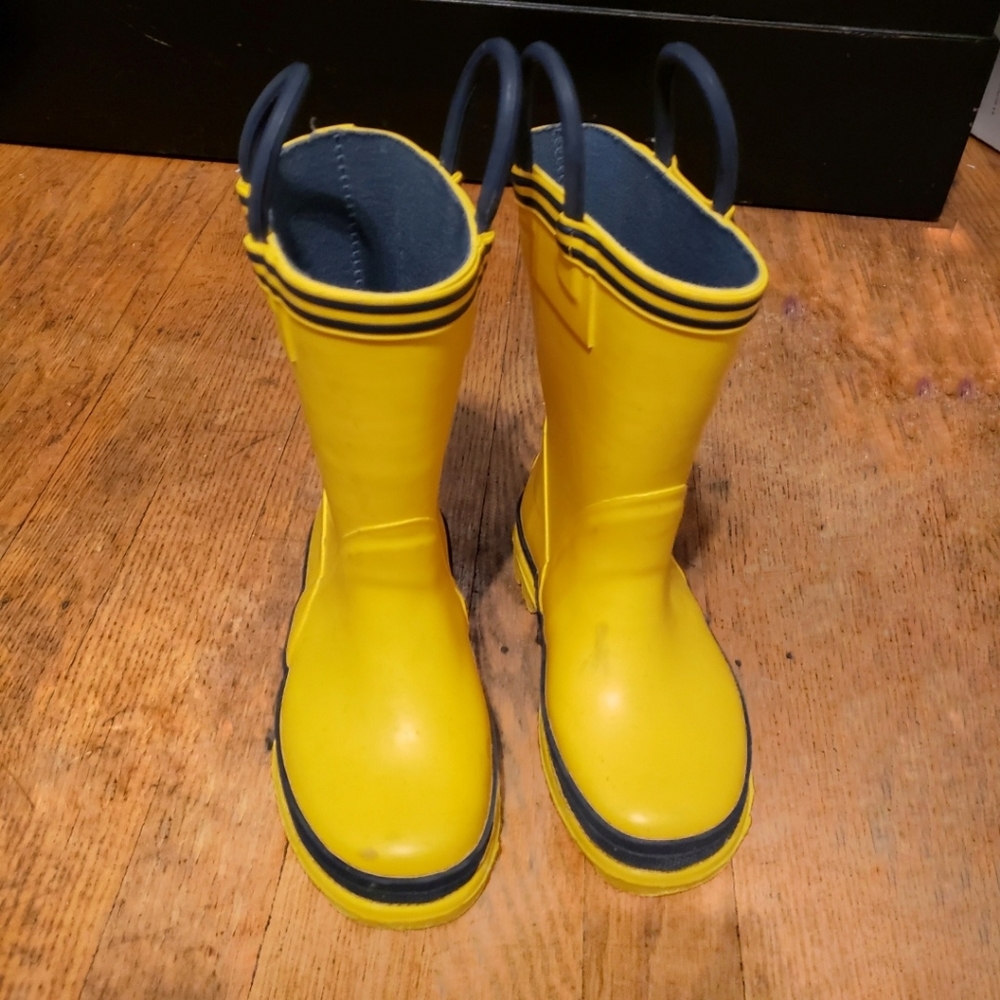 Boys size 9 carters yellow and blue rain boots